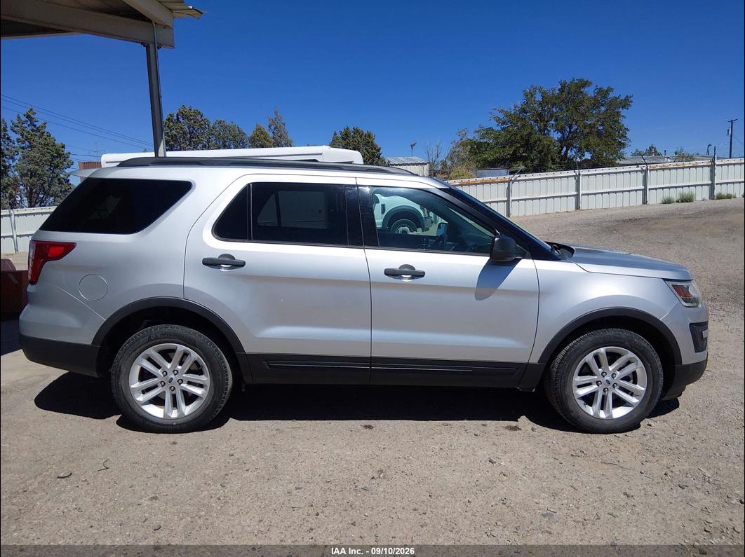 2017 Ford Explorer photo 5