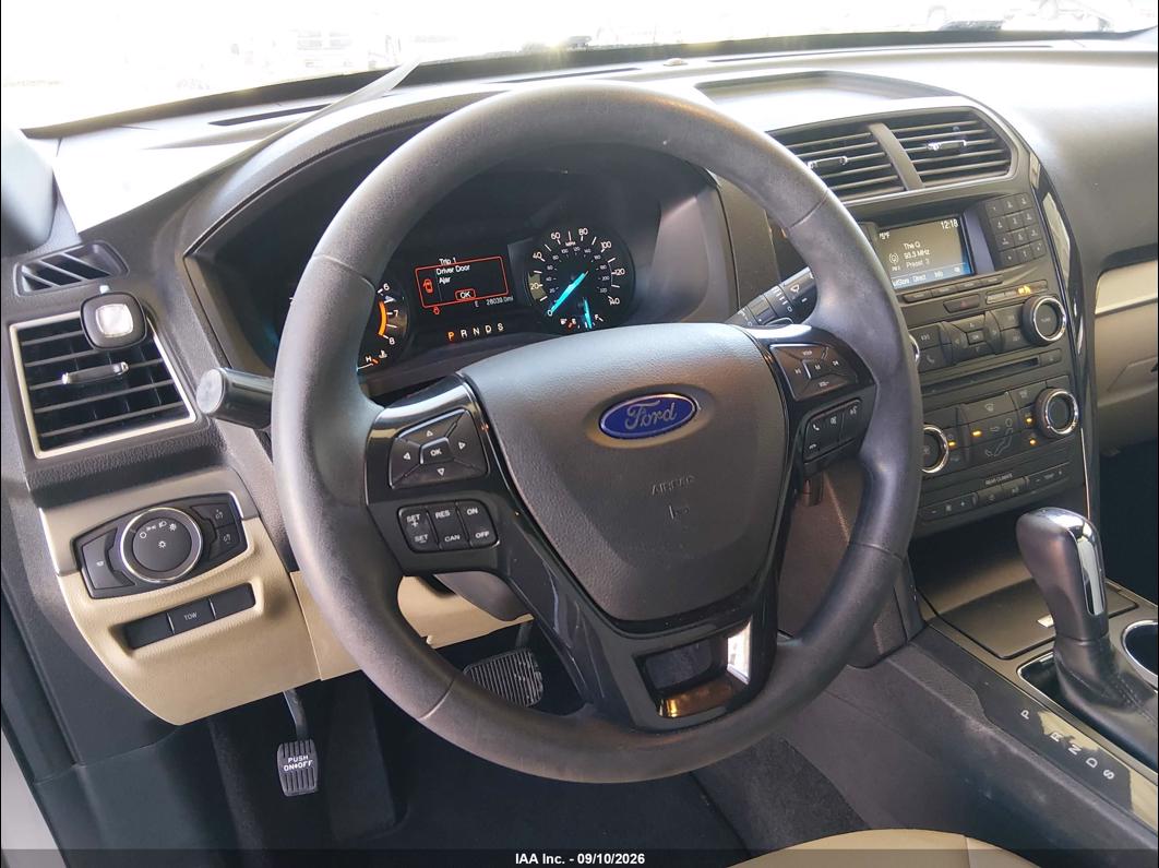 2017 Ford Explorer photo 6