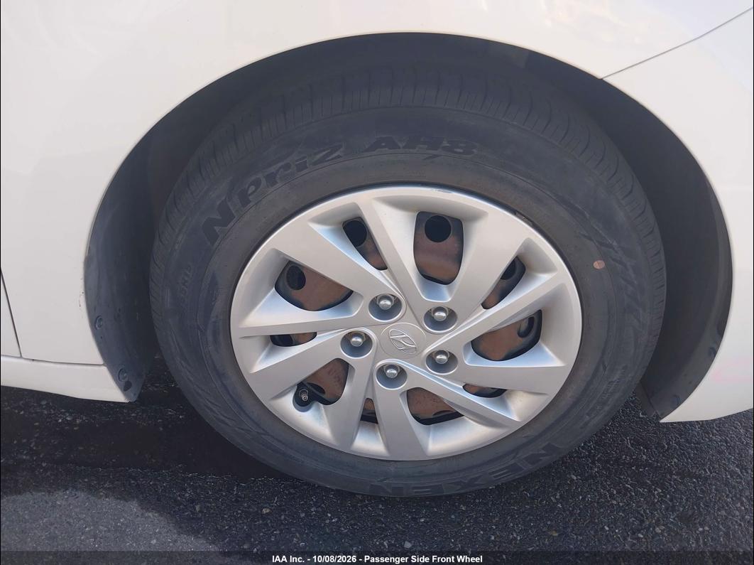 2019 Hyundai Elantra photo 5