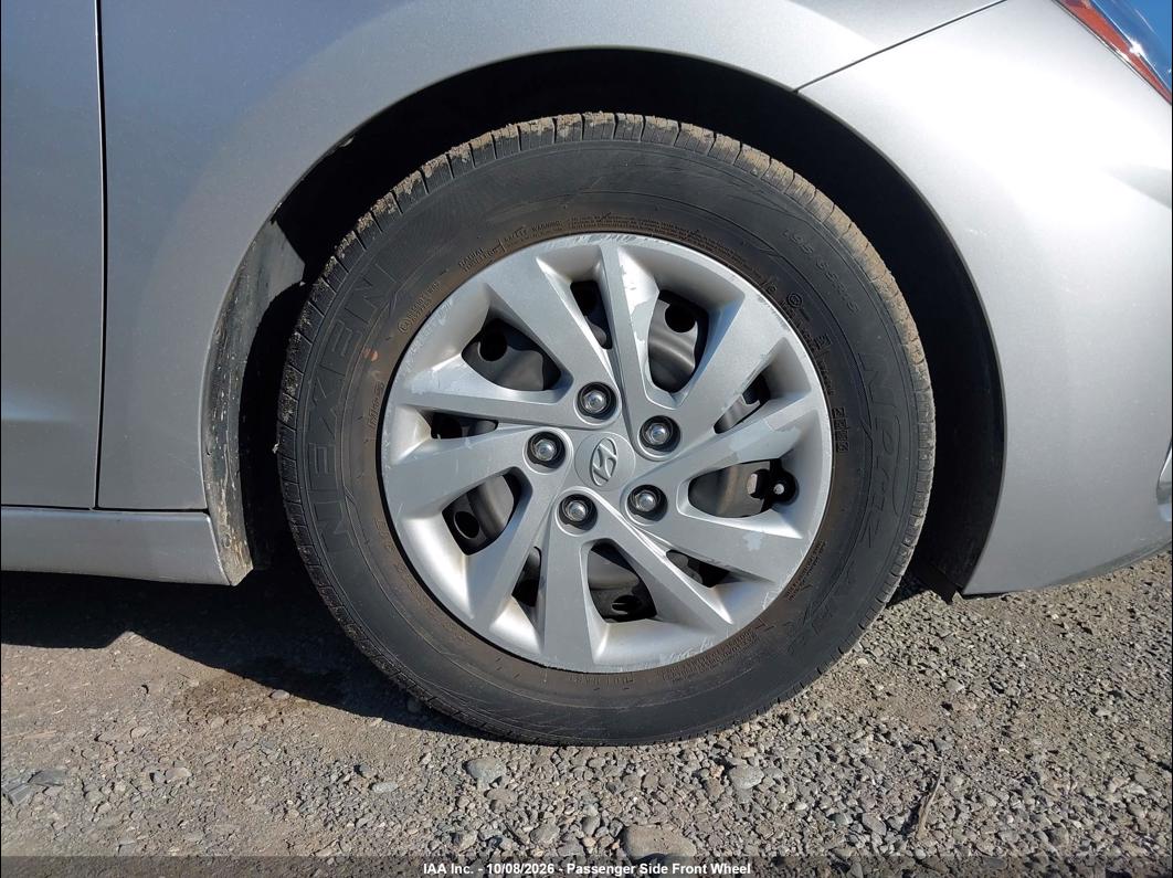 2020 Hyundai Elantra photo 5