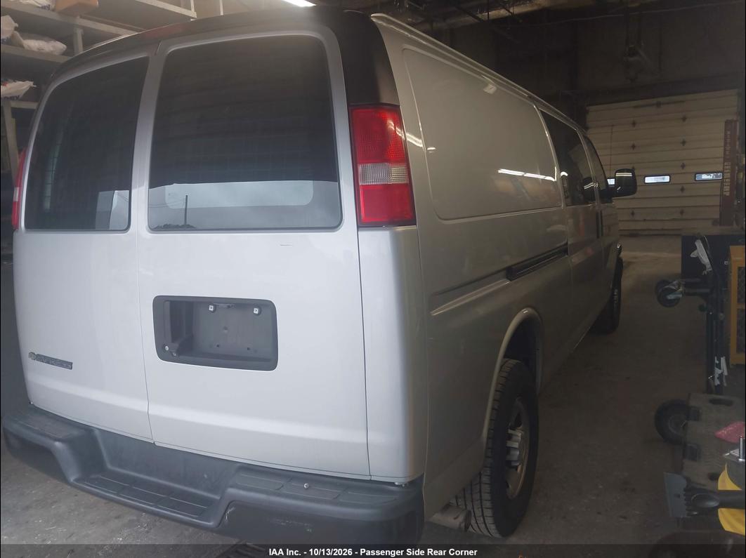 2018 Chevrolet Express photo 6