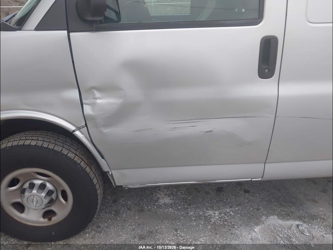 2018 Chevrolet Express photo 5