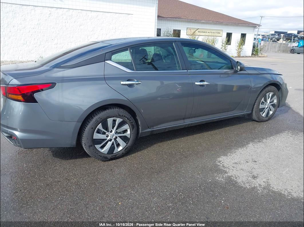 2021 Nissan Altima photo 7