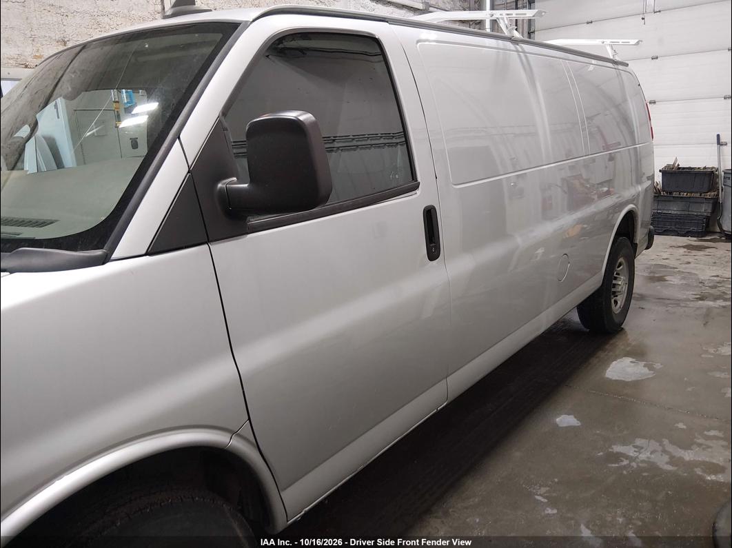 2018 Chevrolet Express photo 5