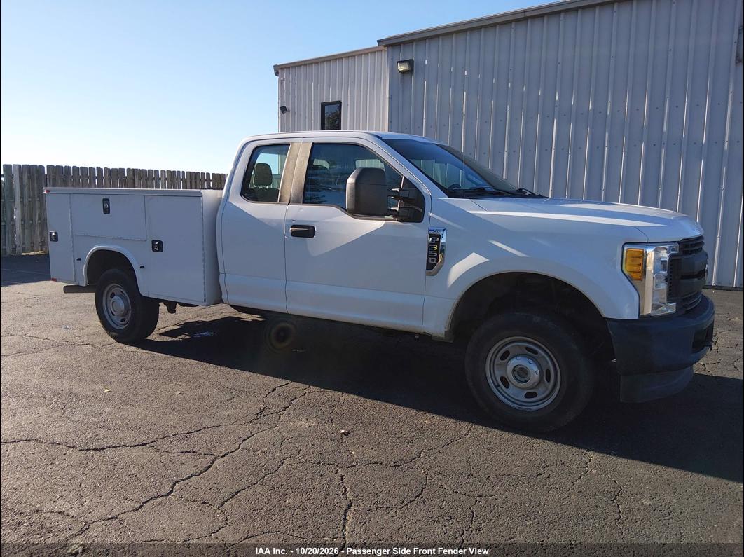 2017 Ford F-350 photo 6