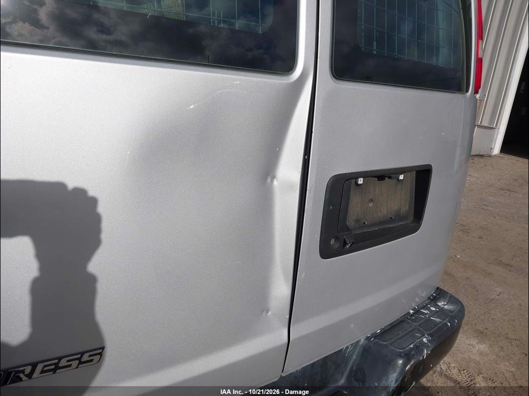 2018 Chevrolet Express photo 5